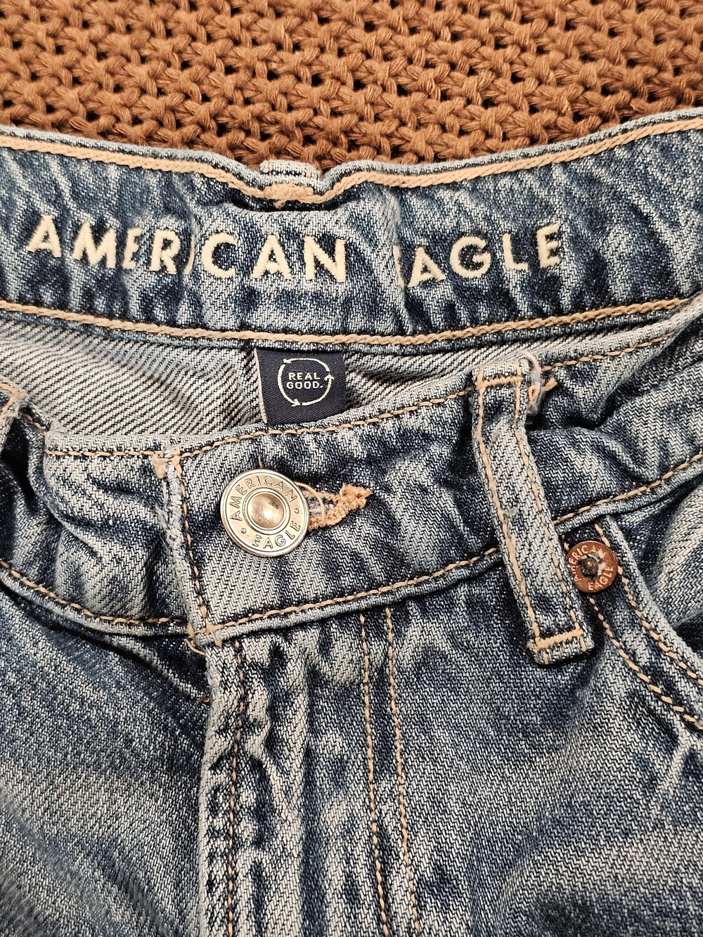 American Eagle Super High-Waisted Baggy Wide-Leg Jean - Picture 4 of 6
